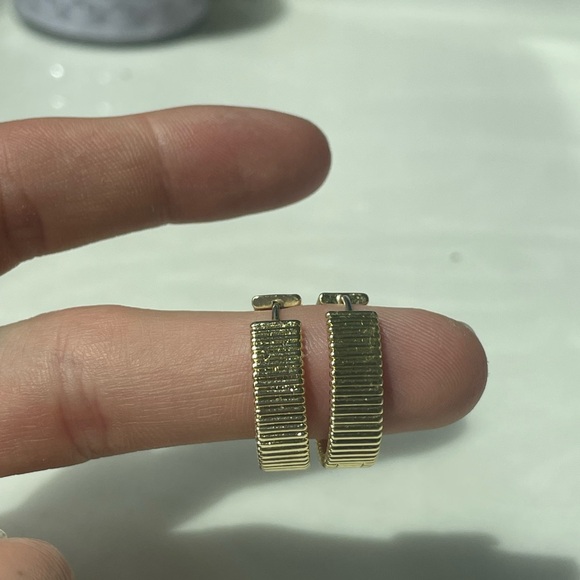 Gorjana Gold Hoop Earrings NWOT - Picture 2 of 3